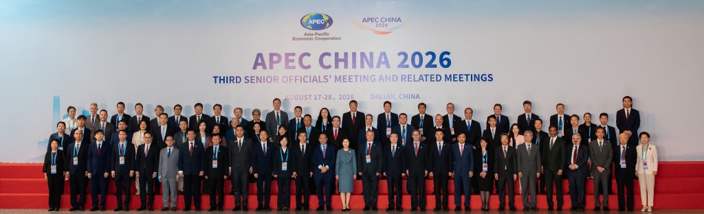陳子達(前排左五)與其他出席會議代表合照。 陳子達(前排左五)與其他出席會議代表合照。