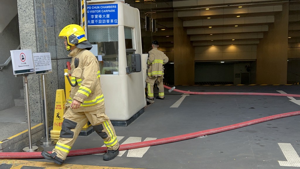 消防到場將火救熄。楊偉亨攝