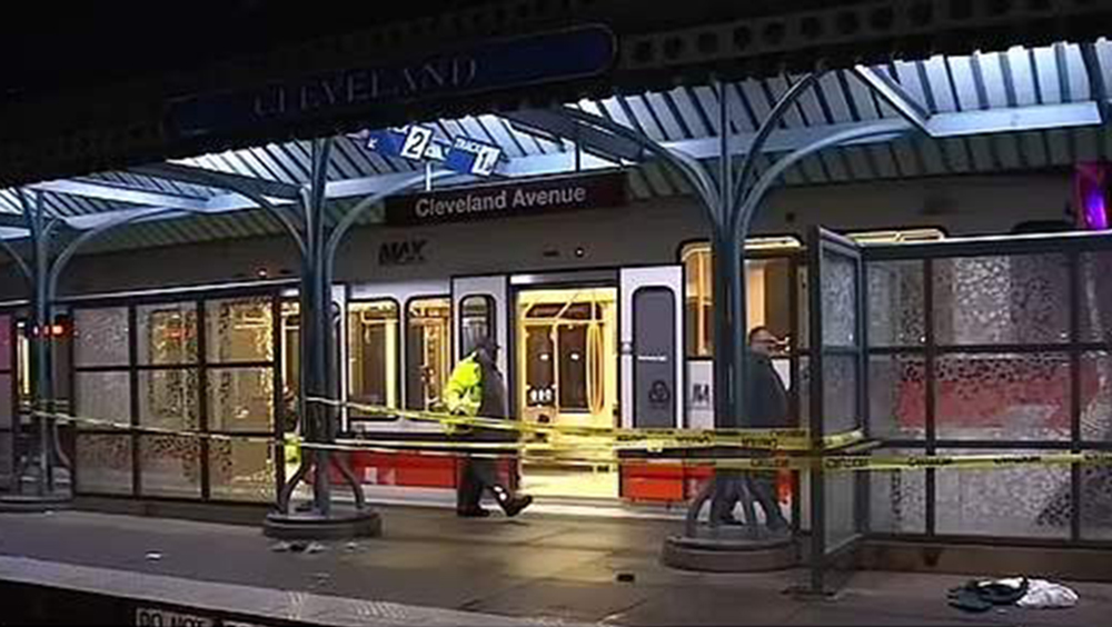 事件發生在波特蘭市郊區格雷沙姆的Cleveland Avenue車站。