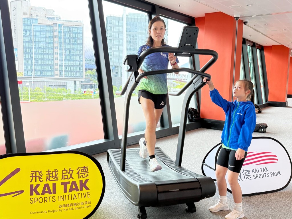 奮進長跑會核心教練之一的凌婉君,曾和女兒張心柔於上屆賽事奪得親子母女組別亞軍。會方提供 奮進長跑會核心教練之一的凌婉君,曾和女兒張心柔於上屆賽事奪得親子母女組別亞軍。會方提供