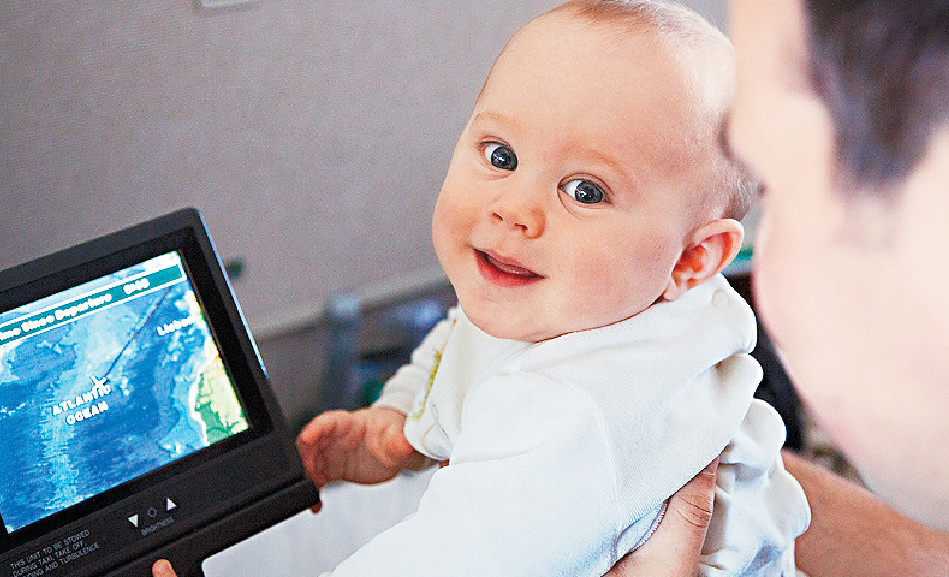 ■大部份航空公司准許滿一周以上的健康嬰兒登機。
