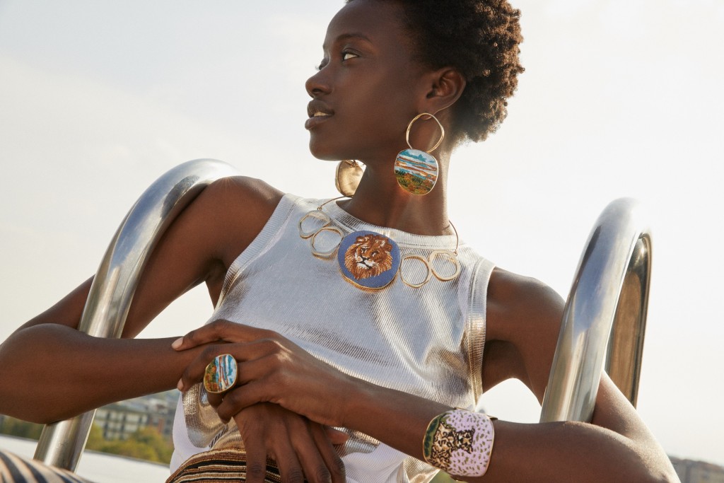 系列靈感源自埃及尼羅河畔的鄉村風光，以及著名畫家莫内筆下的睡蓮，創作出搶眼的首飾。