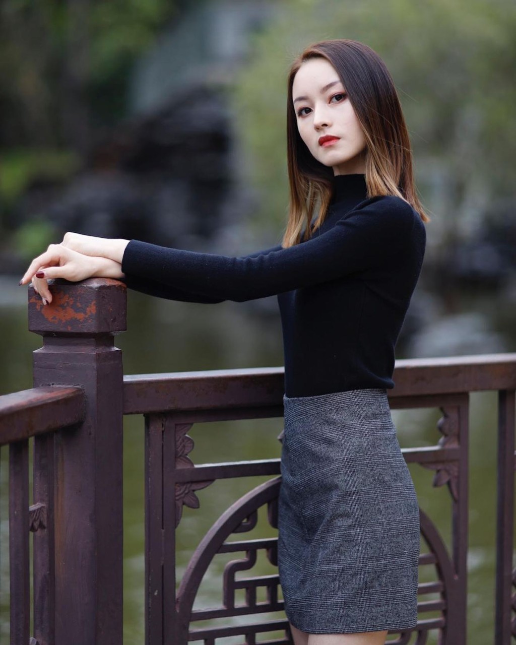 洪曼芹私下打扮氣質清純,甚具文青女神範。 洪曼芹私下打扮氣質清純,甚具文青女神範。