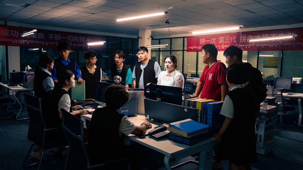 「境外電詐園區生存」的互動影遊《血薪記：罪惡園區》大受歡迎。遊戲劇照