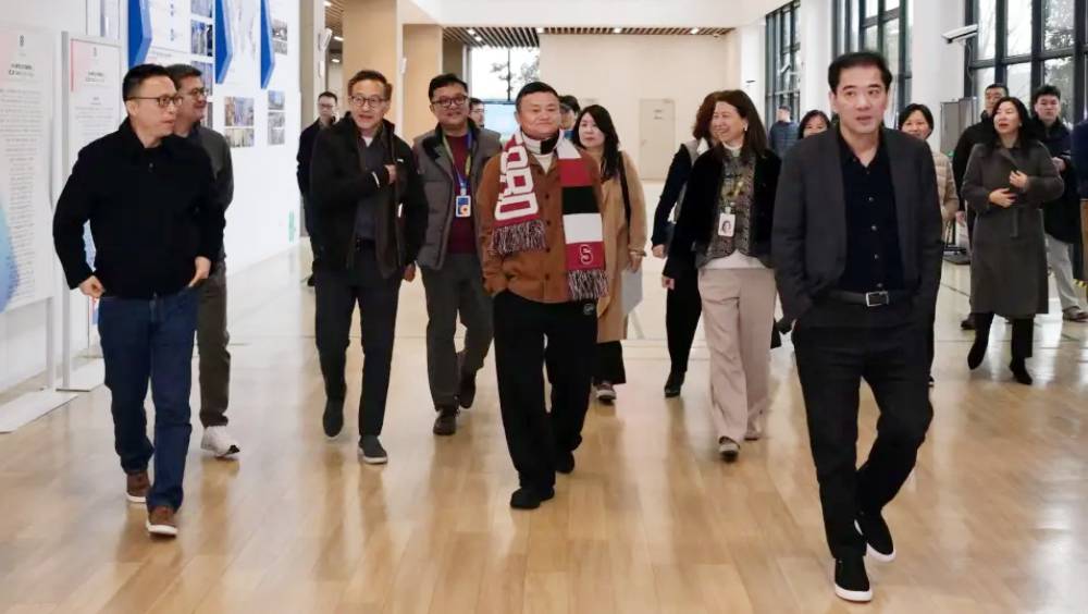 馬雲現身杭州雲谷學校。