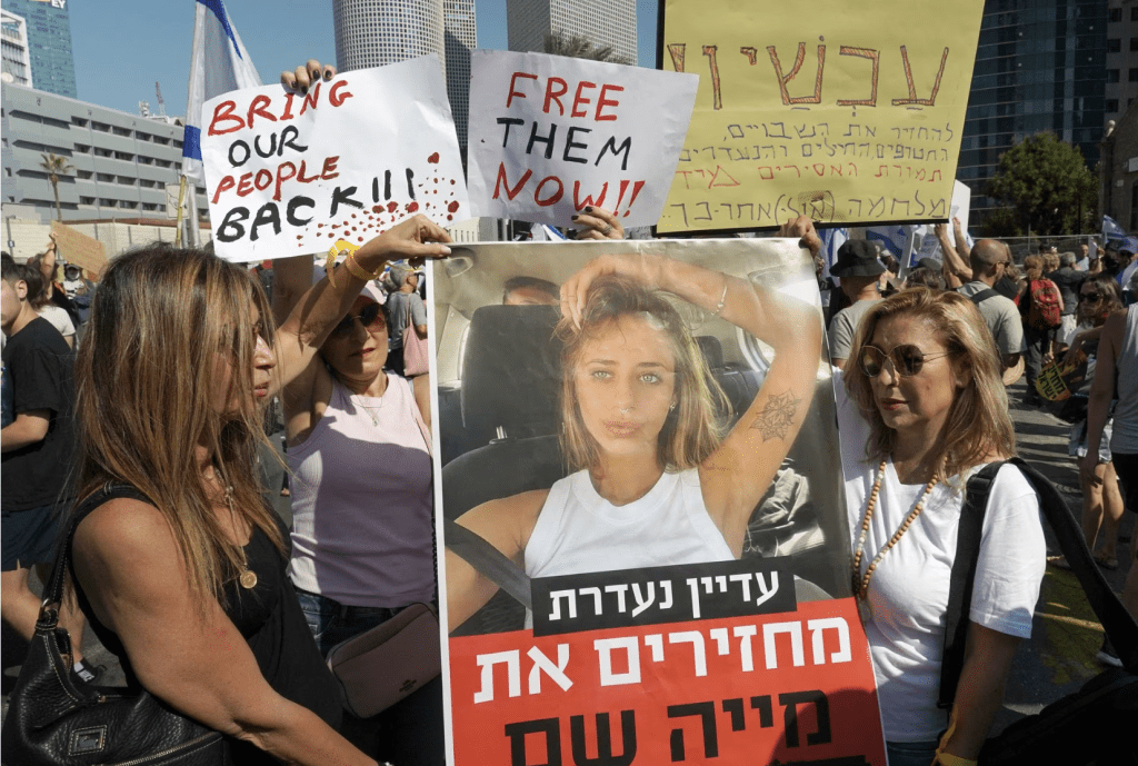 以色列人參加示威活動，呼籲哈馬斯釋放人質。路透社