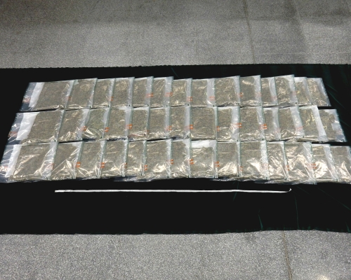 機場海關檢170萬元。新聞處圖片