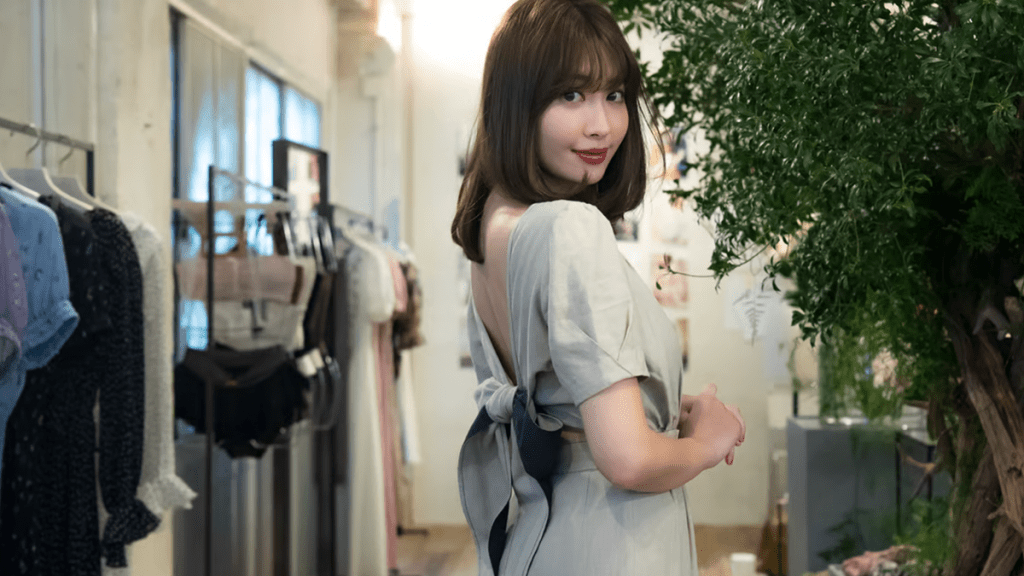 小嶋陽菜再售自家品牌股份 身家飆至1.7億 6年前偶像轉型創業 鎖定高消費輕熟女客群 營收逾2億