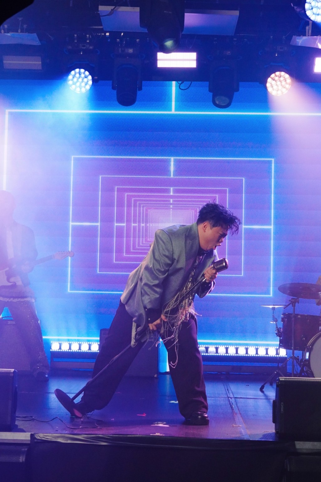 肥仔首度挑戰搖滾Band Sound曲風。 肥仔首度挑戰搖滾Band Sound曲風。
