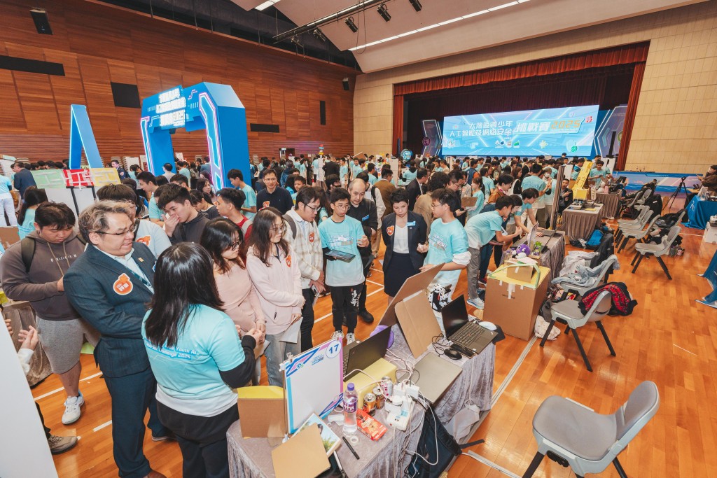 是次挑戰賽吸引粵港澳三地共1100名學生報名。 是次挑戰賽吸引粵港澳三地共1100名學生報名。