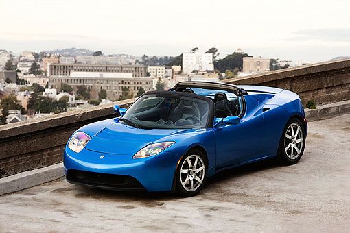 Tesla於2008年首度推出Roadster電動跑車，為未來電動車發展奠定基石。