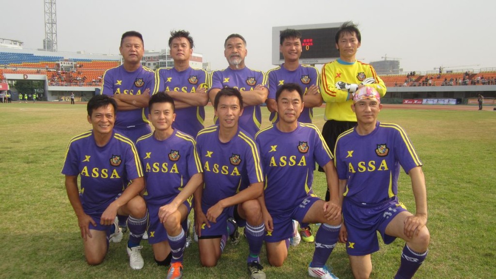 陳百祥亦是明星足球隊的隊員。