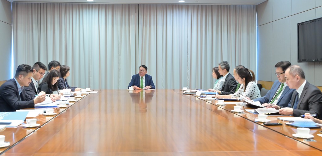 陳國基主持「北部都會區發展委員會」轄下「大學城籌劃及建設組」早前召開首次會議。政府新聞處圖片 陳國基主持「北部都會區發展委員會」轄下「大學城籌劃及建設組」早前召開首次會議。政府新聞處圖片