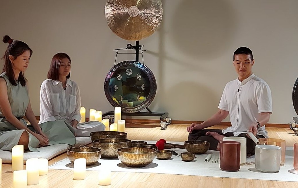 翠如（左）和Yoyo又去了解聲療。