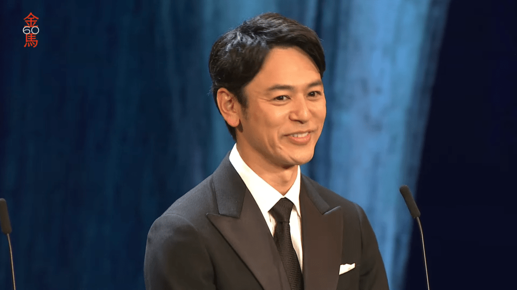  張震與日本影星妻夫木聰頒發「最佳女配角」。
