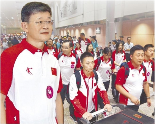 大陸國台辦交流局長黃文濤(左圖)率領世大運代表團訪台,19日傍晚抵達桃園機場。中時電子報圖片