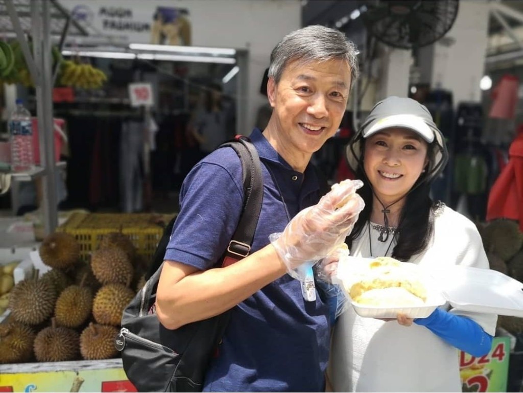 陳榮峻與太太吳香倫拍拖去旅行。