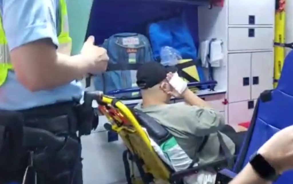 騎乘電動滑板車男子被捕，受傷送院治理。