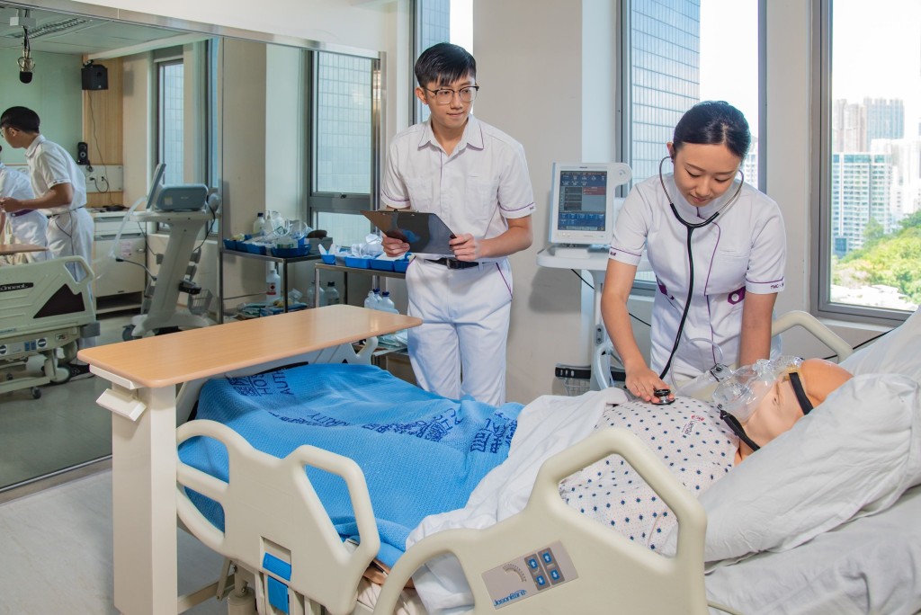 「護理學（榮譽）健康科學學士」課程的畢業生，具備申請成為註冊護士的資格。