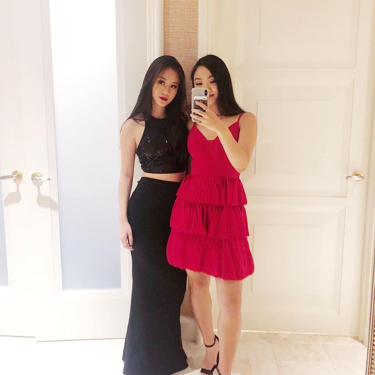 Jane和妹妹Jade(右)好親密。