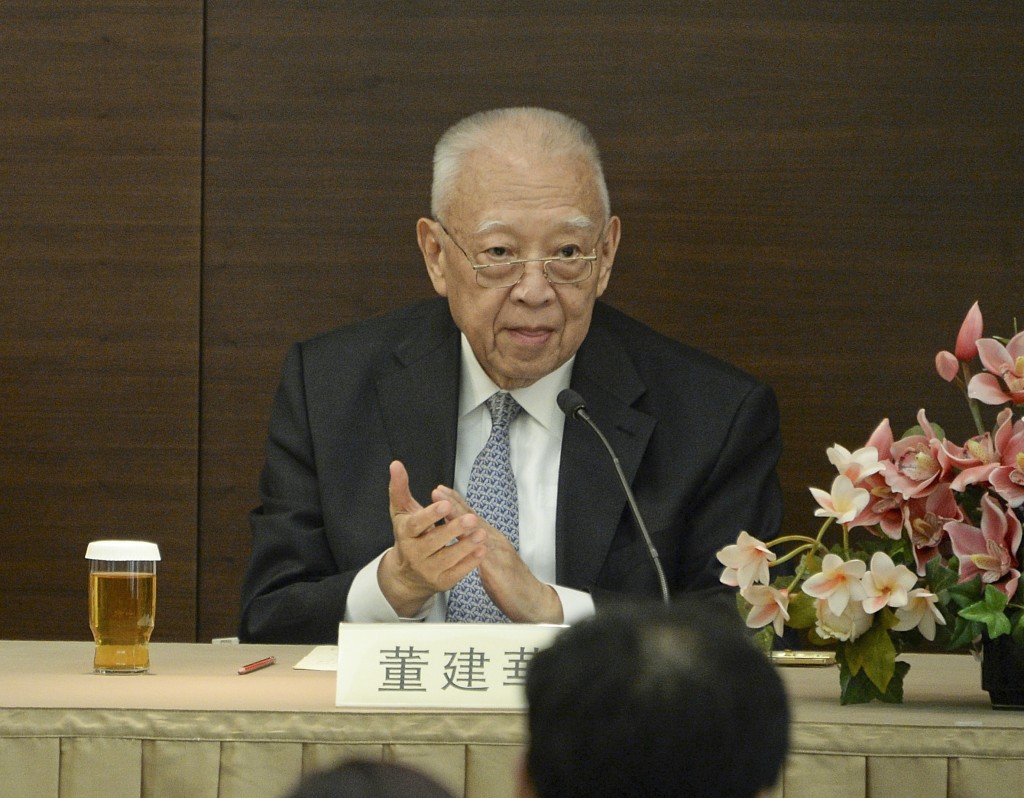 董建華高度重視民生,任內在房屋、教育,及安老服務的前瞻性政策上作出了重要部署。資料圖片 董建華高度重視民生,任內在房屋、教育,及安老服務的前瞻性政策上作出了重要部署。資料圖片