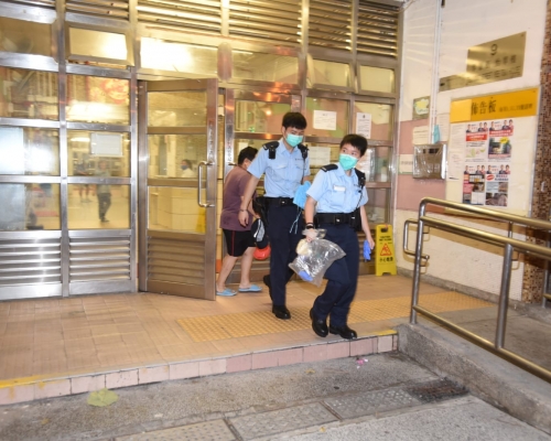 警員接報到場調查。