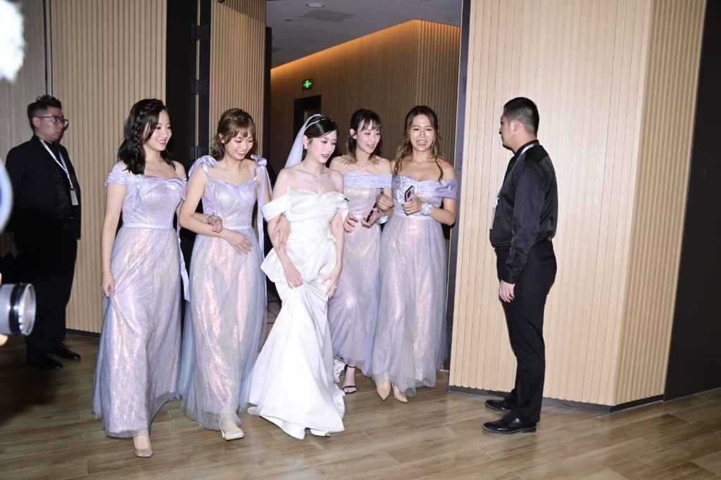 陳嘉慧（中）在深圳一間五星級酒店舉行婚禮。  ​