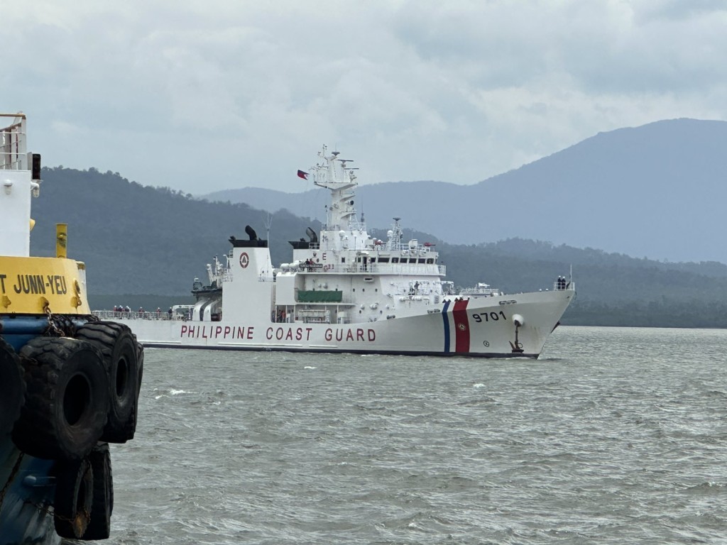 菲律賓滯留仙賓礁海巡艦回到母港。