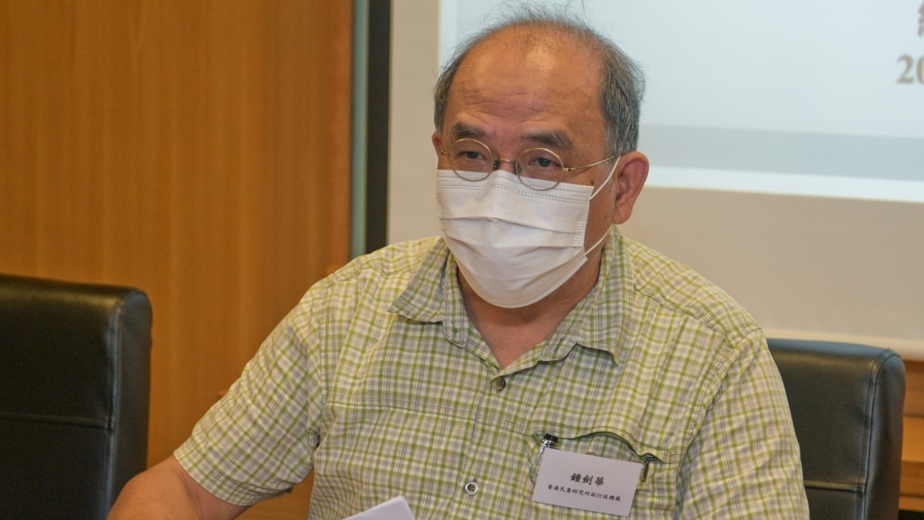 鍾劍華向法庭申請延期支付費用被駁回。