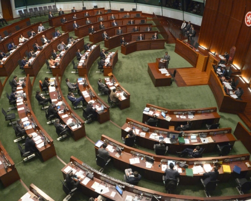 建制派及民主派一致反對調高申領長者綜援資格。資料圖片