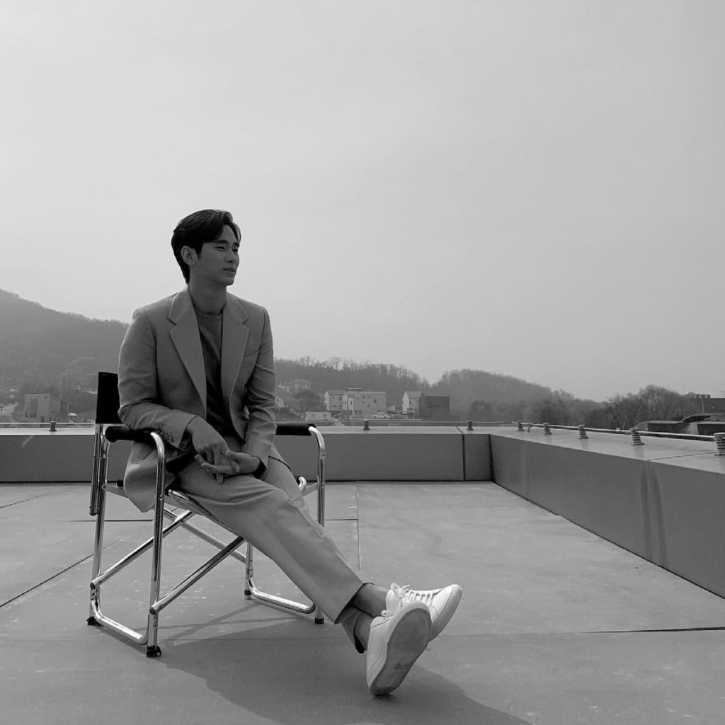 金秀賢在《某一天》飾演平凡大學生金賢洙。