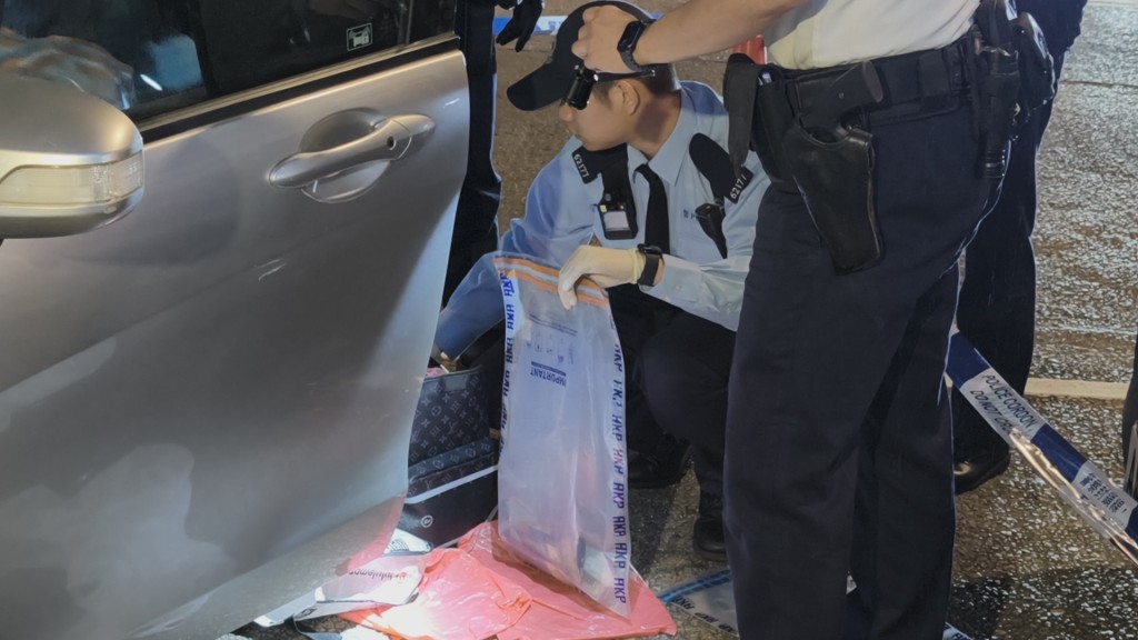 警方在車內起出大批毒品。