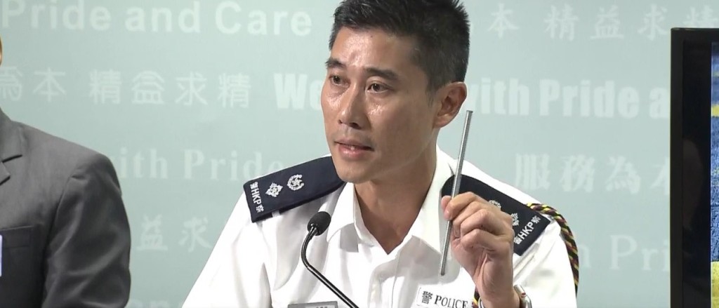 吳樂俊指示威者在天樂里馬路插上鐵支。