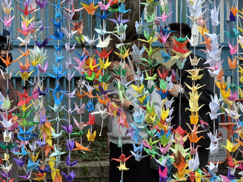 廣福休憩處繼續有市民悼念死難者。 廣福休憩處繼續有市民悼念死難者。