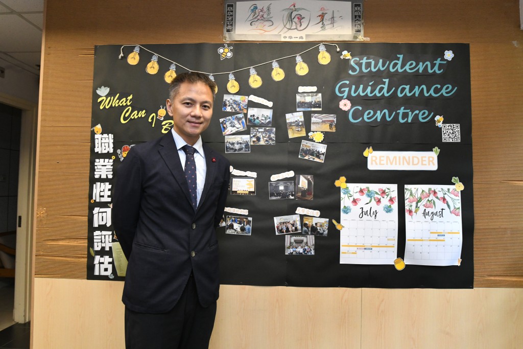 学友社学生辅导顾问吴宝城表示，现阶段同学应先了解自己的兴趣，以及联招课程内容。
