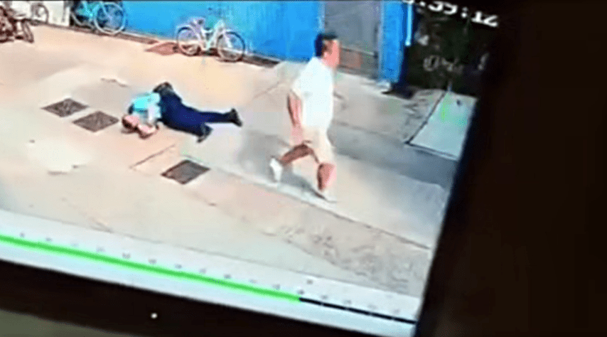 男警跌倒地上。fb：車cam L（香港群組）