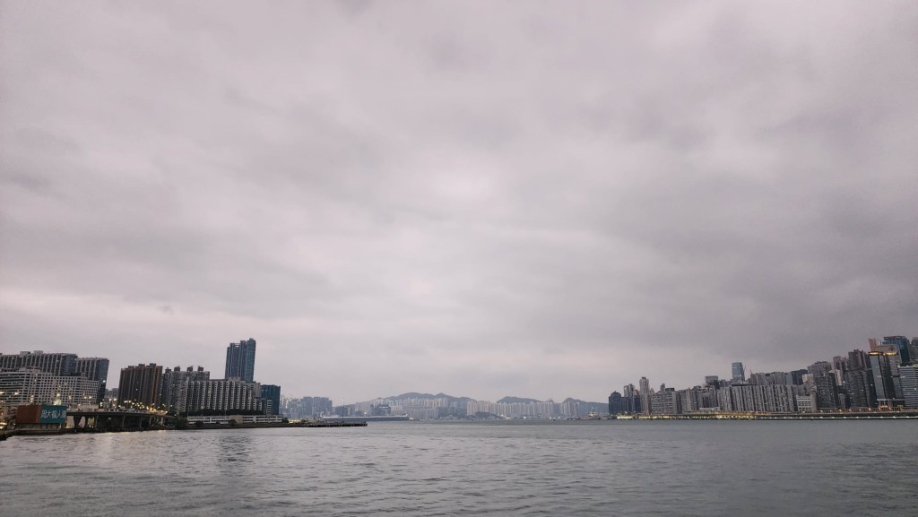 日間短暫時間有陽光及乾燥，最高氣溫約26度。黎志偉攝