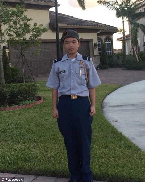 Peter參加校內培養明日軍官的陸軍初級預備役軍官訓練團（JROTC）計劃。（網圖）