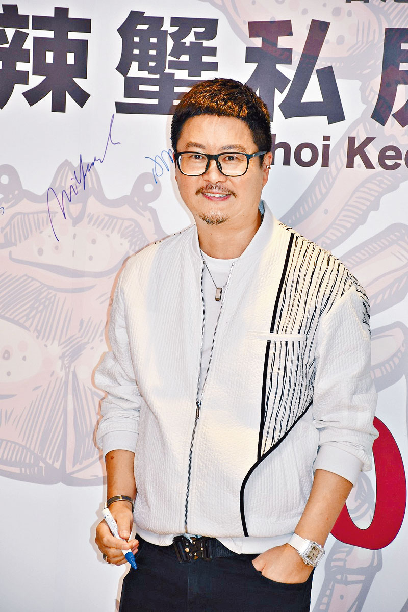 何國鉦統籌時裝設計比賽及真人騷因疫情影響而延期。