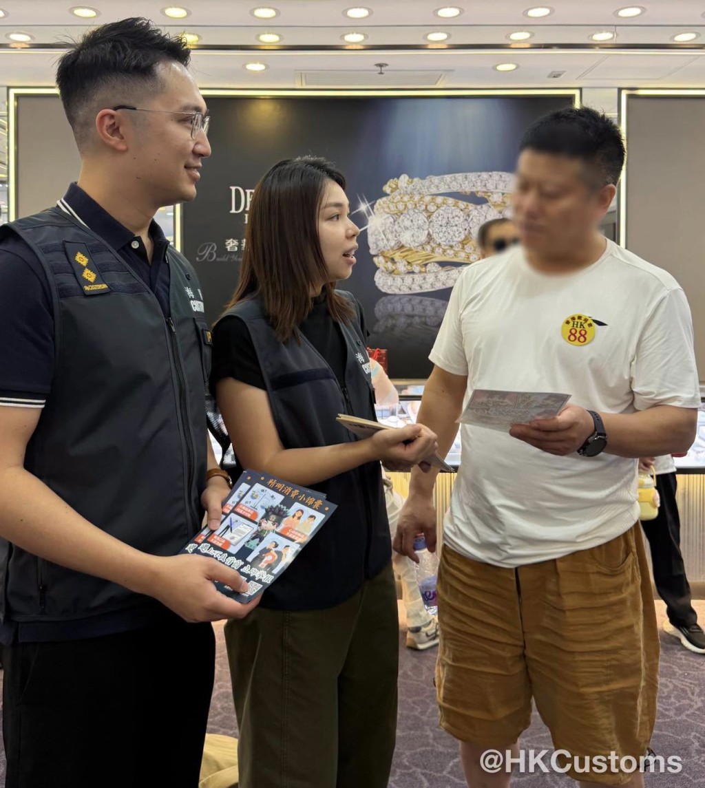 海關透過多種渠道向公眾宣傳《商品說明條例》,提升市民和旅客的防騙意識。FB:香港海關 海關透過多種渠道向公眾宣傳《商品說明條例》,提升市民和旅客的防騙意識。FB:香港海關
