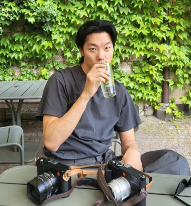 柳俊烈大晒旅遊照,並留言「懂得愛,也懂得接受」,引發網民揣測。 柳俊烈大晒旅遊照,並留言「懂得愛,也懂得接受」,引發網民揣測。