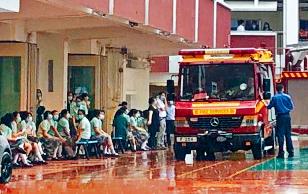 学校实验室泄「溴」化学废料，五十多名学生一度疏散。