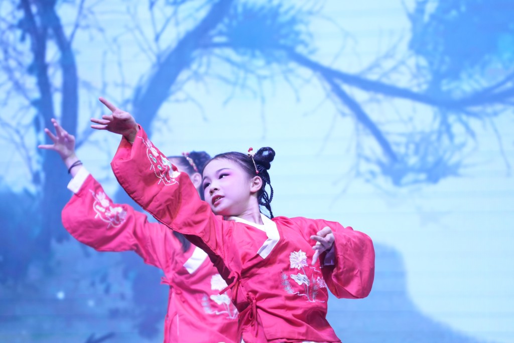 「盛舞之夜」中的唐诗乐舞表演。武林盛舞嘉年华图片