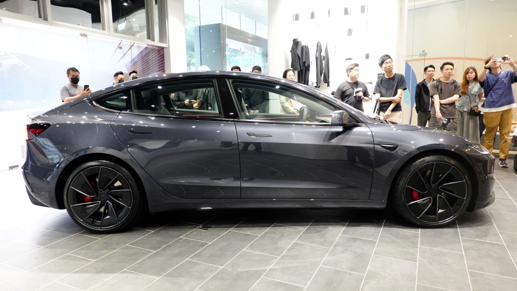 Tesla Model 3 Performance车长伸展多4mm、车高则下调10mm