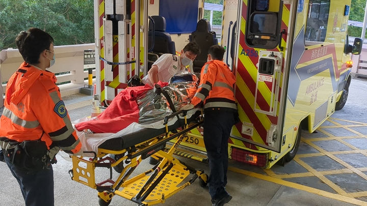 墮海男子獲救送院。