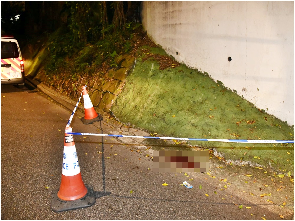 现场遗下一滩血迹。