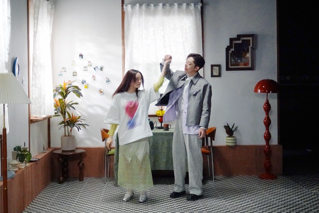《我以為可以》MV充斥著甜蜜滿瀉的片段。 《我以為可以》MV充斥著甜蜜滿瀉的片段。