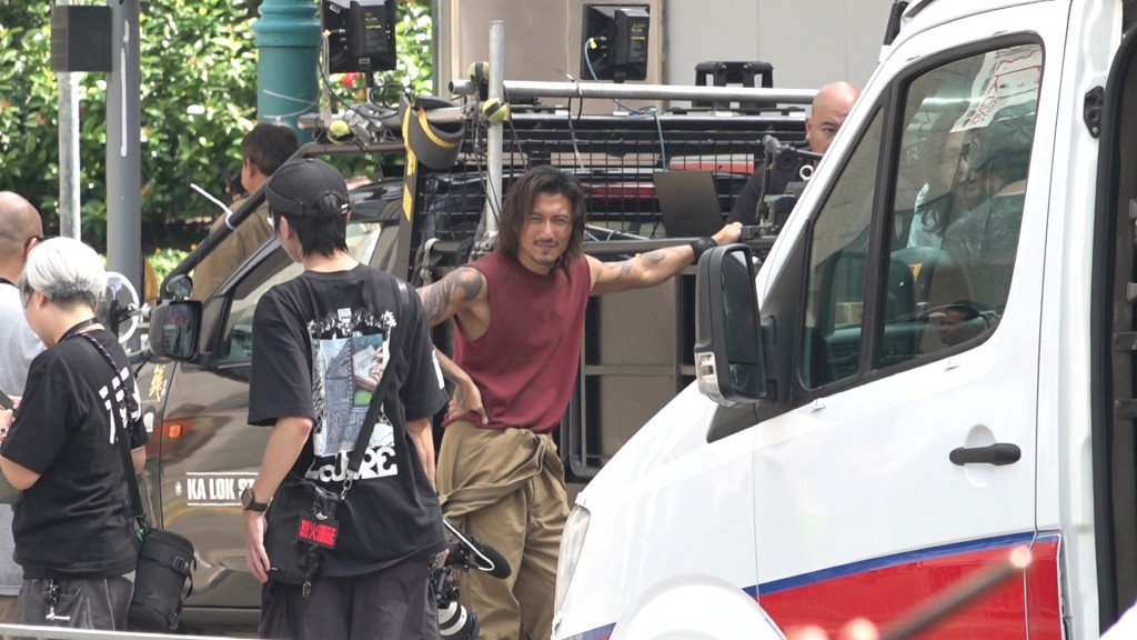 谢霆锋目前身在香港拍摄《怒火漫延》，未知王菲是否陪男友返港工作。