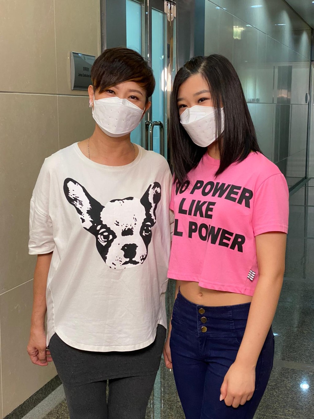 唐韦琪的徒弟张若希(右)希望借着新歌让大家了解她更多。