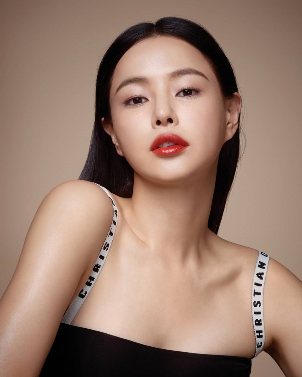 李荷妮是韓國小姐。